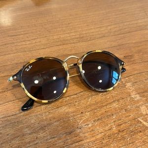 RayBan Round Fleck Sunglasses